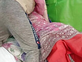 Heiße parosanische Muslimin Bhabhi spielte mit meinem fetten indischen Schwanz