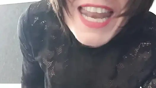 Ofiste fışkırtarak çıplak koşma