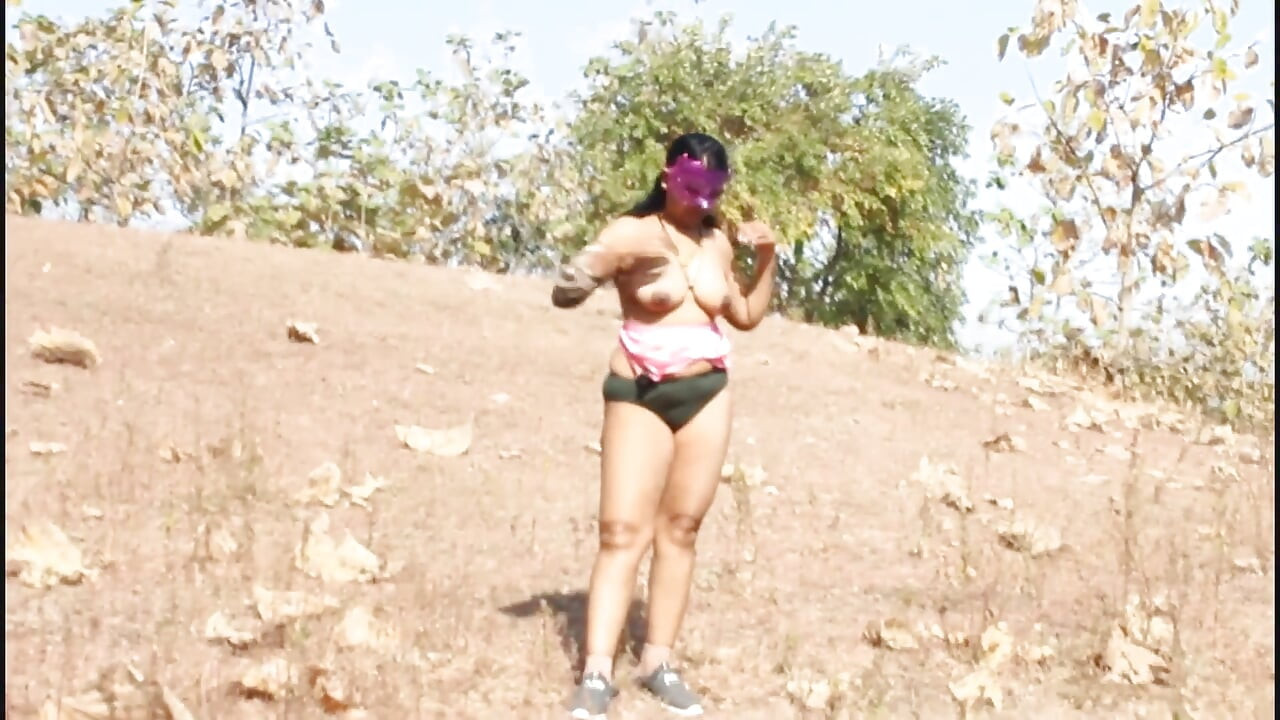 Desi MILF Mona Bhabhi Shameless Open-air Fantasy