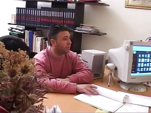Ružna transica ima vrući trojac s dva tvrda