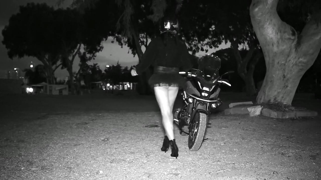 Crossdresser ao ar livre
