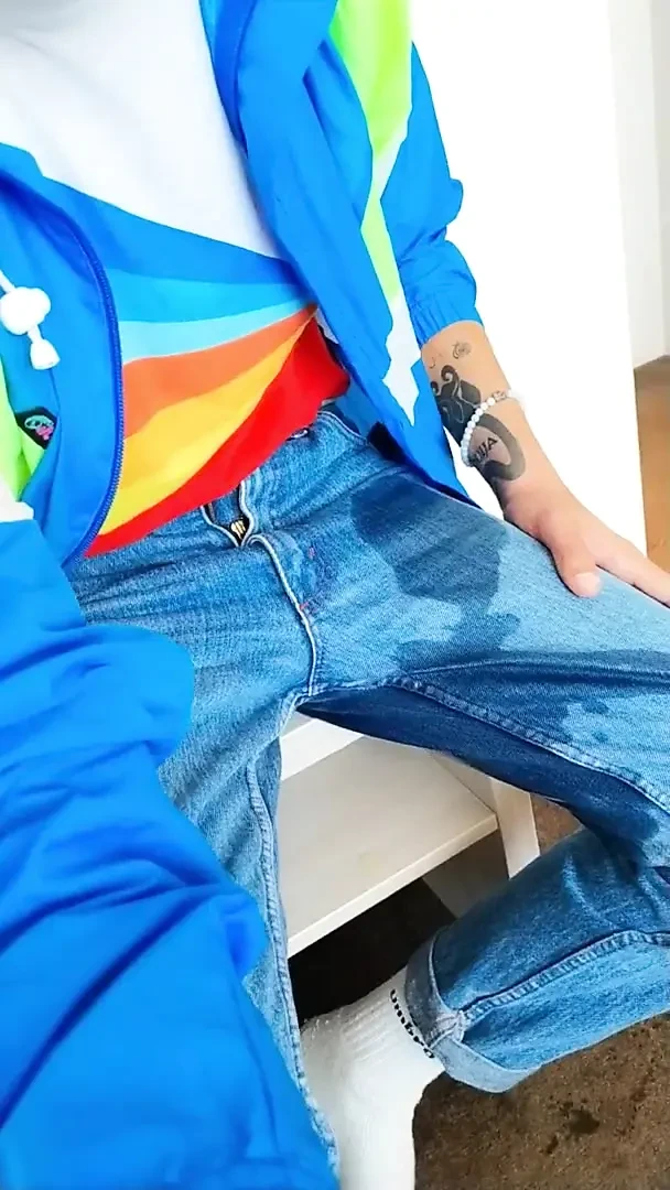 Wetting My Jeans – I’m Lazy to Go to the Toilet