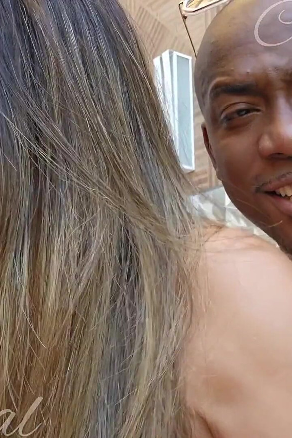 She Has Sex with the Singer of the Funk Party and Lets Him Put It Without a Condom
