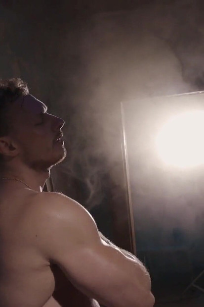 Vrući str8 balkanski bodybuilder Fedor se vratio i opet drka