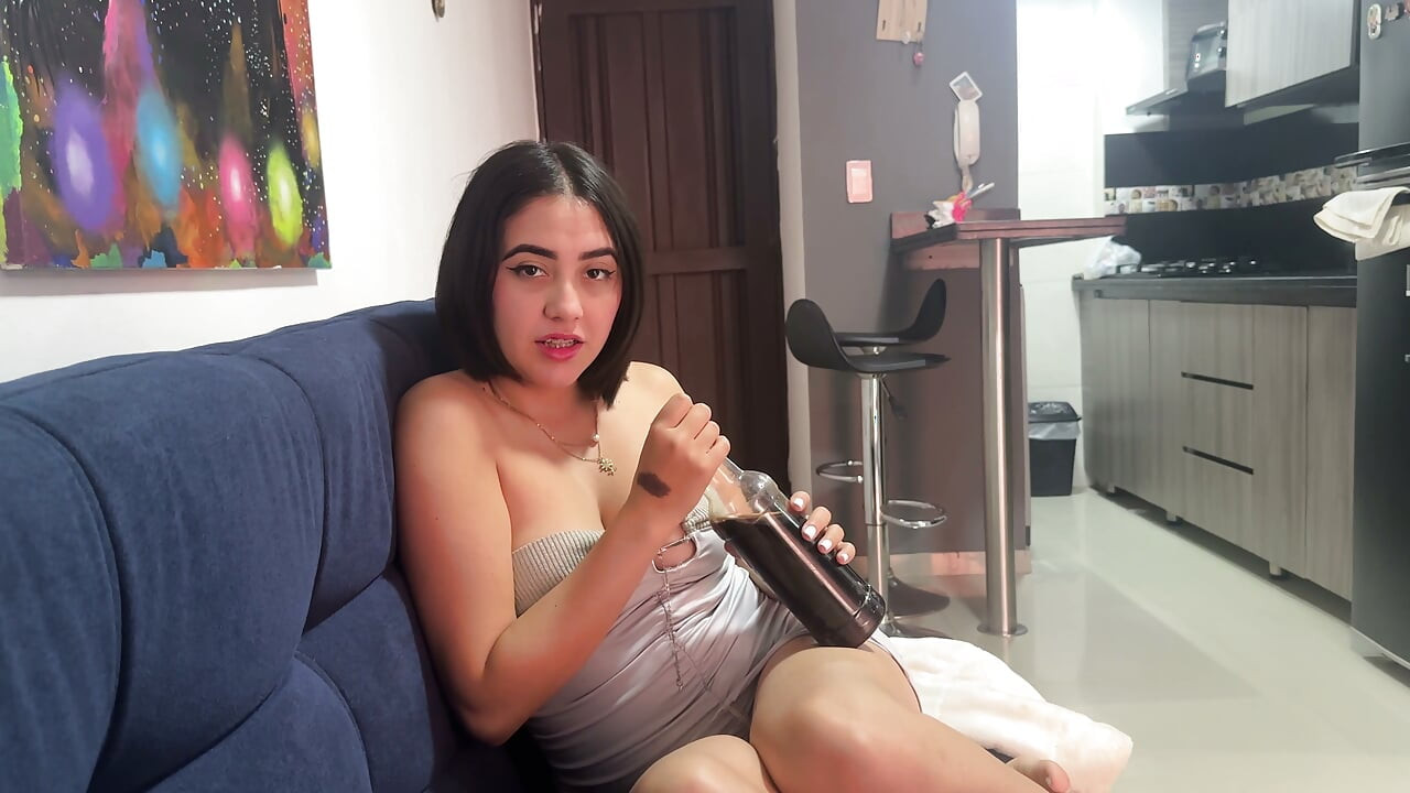 Rica follada con mi sexy latina hermanastra despues de llegar de su fiesta de graduacion.