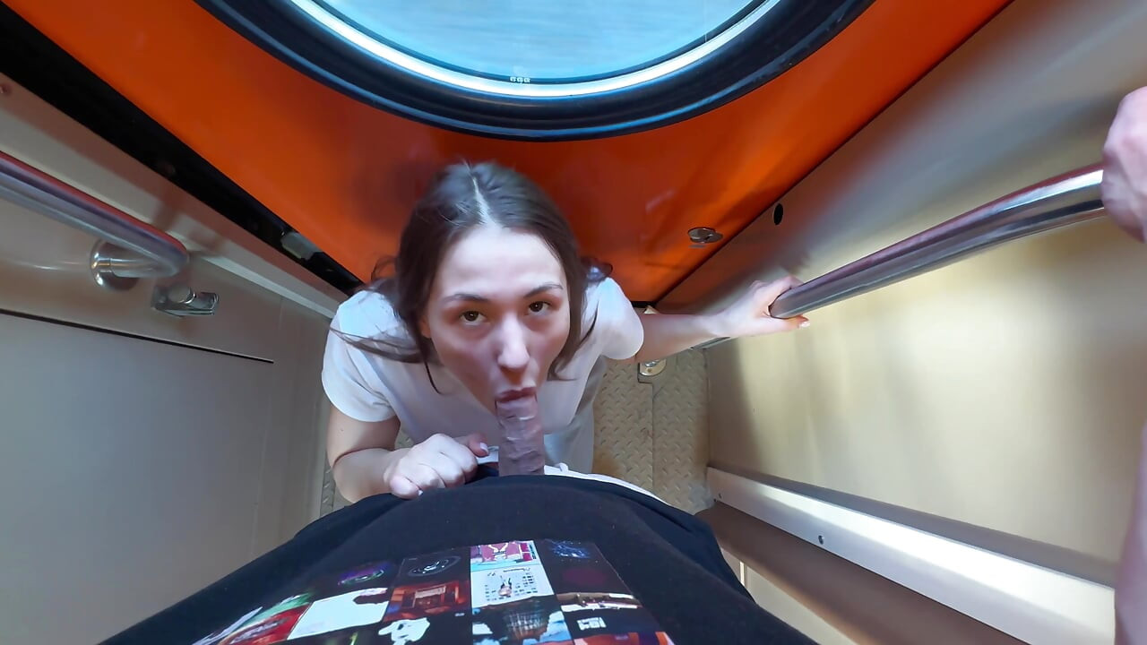 Meglovagolja a farkát a vonaton