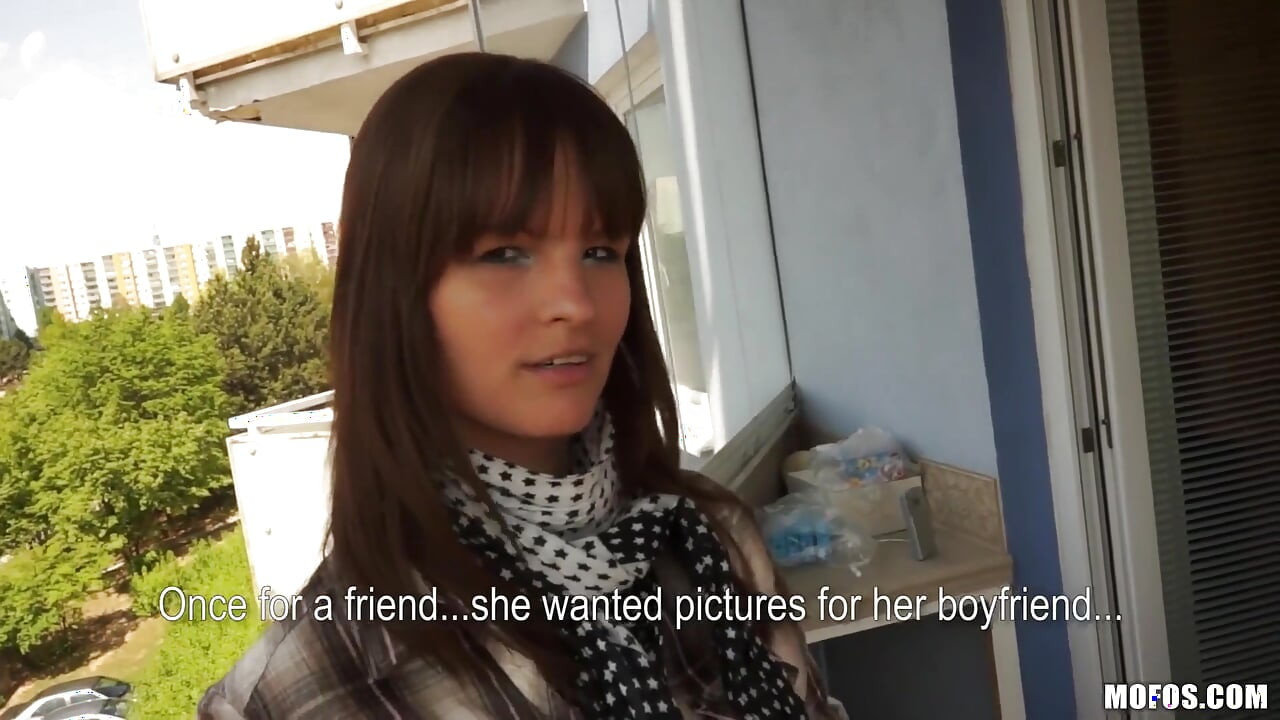Pickups - Big Natural Rita Peach Gives Stranger a Handjob