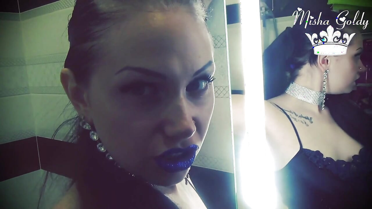 Labios azules brillantes glamorosos