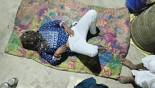 Hintli bir köyden Pencap elbisesi içinde ateşli seksi sevimli kız