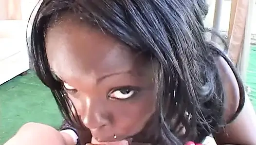 Beyaz yarakla ilk gırtlağına kadar alma