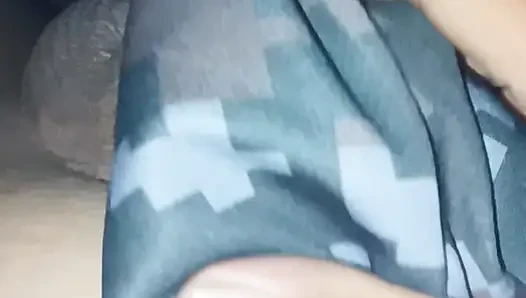 Geceleri tek başına mastürbasyon yapıyor