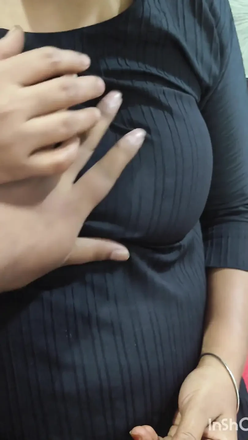 Desi sexy girl showing her big boobs and wet pussy