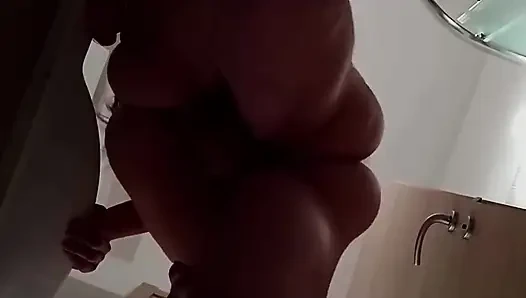 Ehemann lässt die kamera weiter und entdeckt doppelten creampie