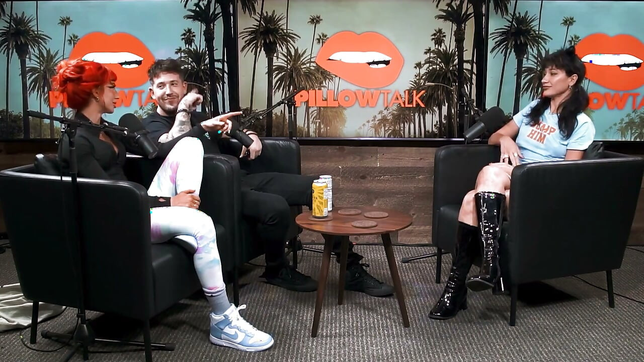 Lexy Panterra skakar röv i Podcast Studio!