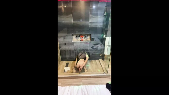 В мотеле в Майами, в нижнем белье и на высоких каблуках, бурение киски моего мужчины