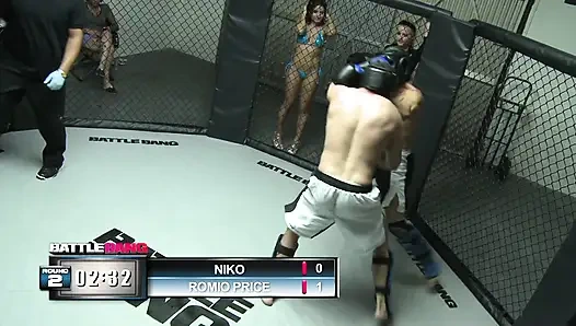 Schöne fröhliche fotze der Teenie-muschi pulsiert weit offen für riesigen harten stoß