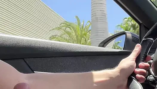 BeENJoY - She watches me as she gets into her car. She glanced several times before leaving the parking lot