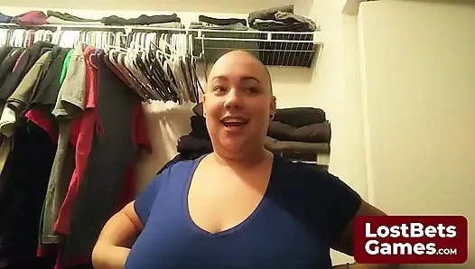 Son striptiz oyunu kaybedeni, sadece sutyenle kaldı