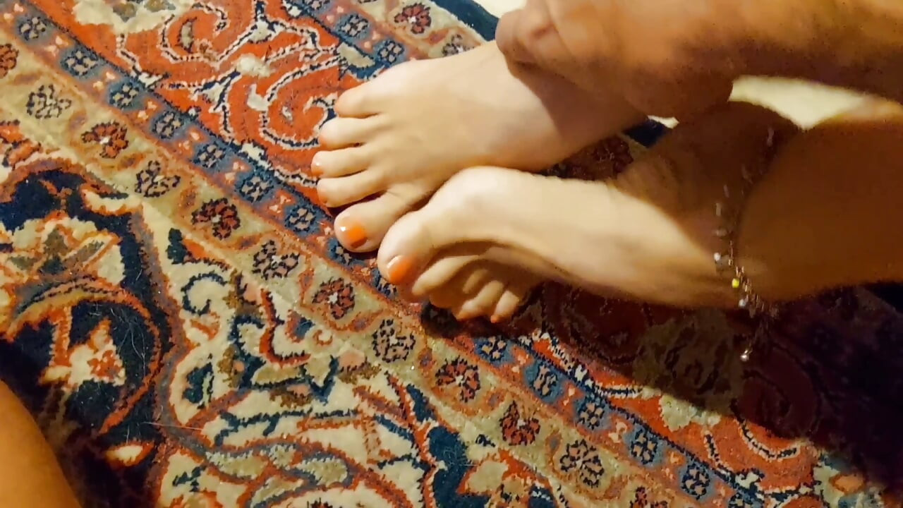 Selena's Beautiful Small Feet Worship