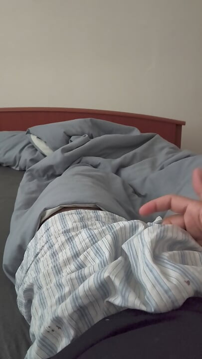 Schwuler junge allein zu hause