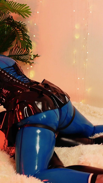 Moment spectaculos din "Videoclip în culise în latex de la filmare"