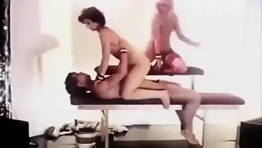 Electric Blue Special - Ночь в Revuebar Пола Raymond