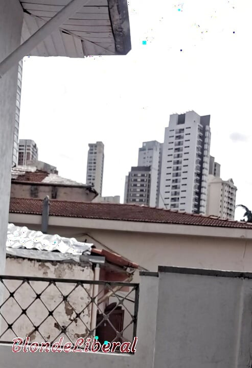 Saya dan Dai Belan, hampir telanjang, mencuci balkon apartemen dan tetangga mengawasi kami