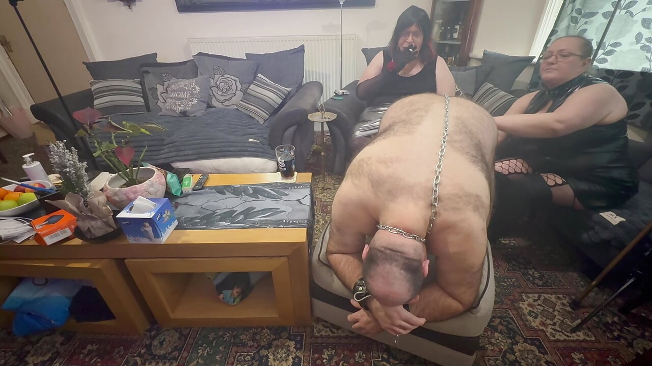 Parte 1: - Domina Satana, Booboo e Stephanie sensual brincam e fumam!