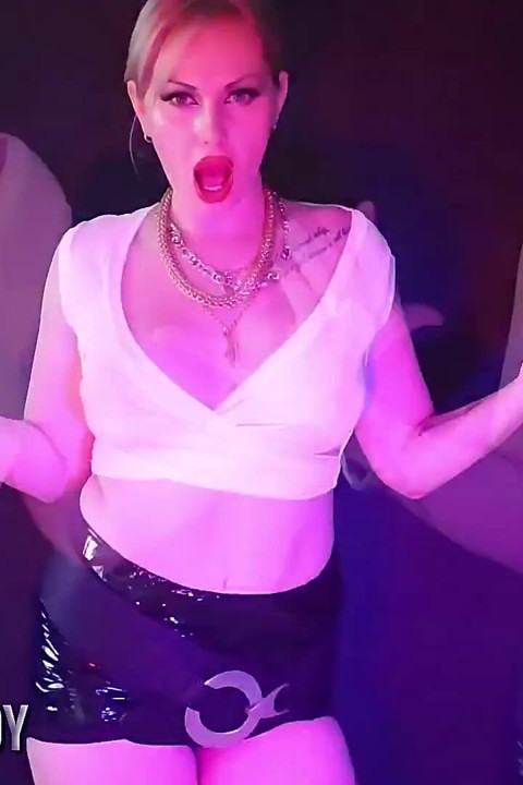 Mesmerizing mind fuck! You need to edge, you need to jerk, you need to send!