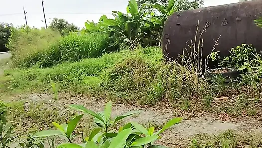 Sikini emmek ve açık havada beni sikmesini istedim, bu gerçekten hoşuma gitmek