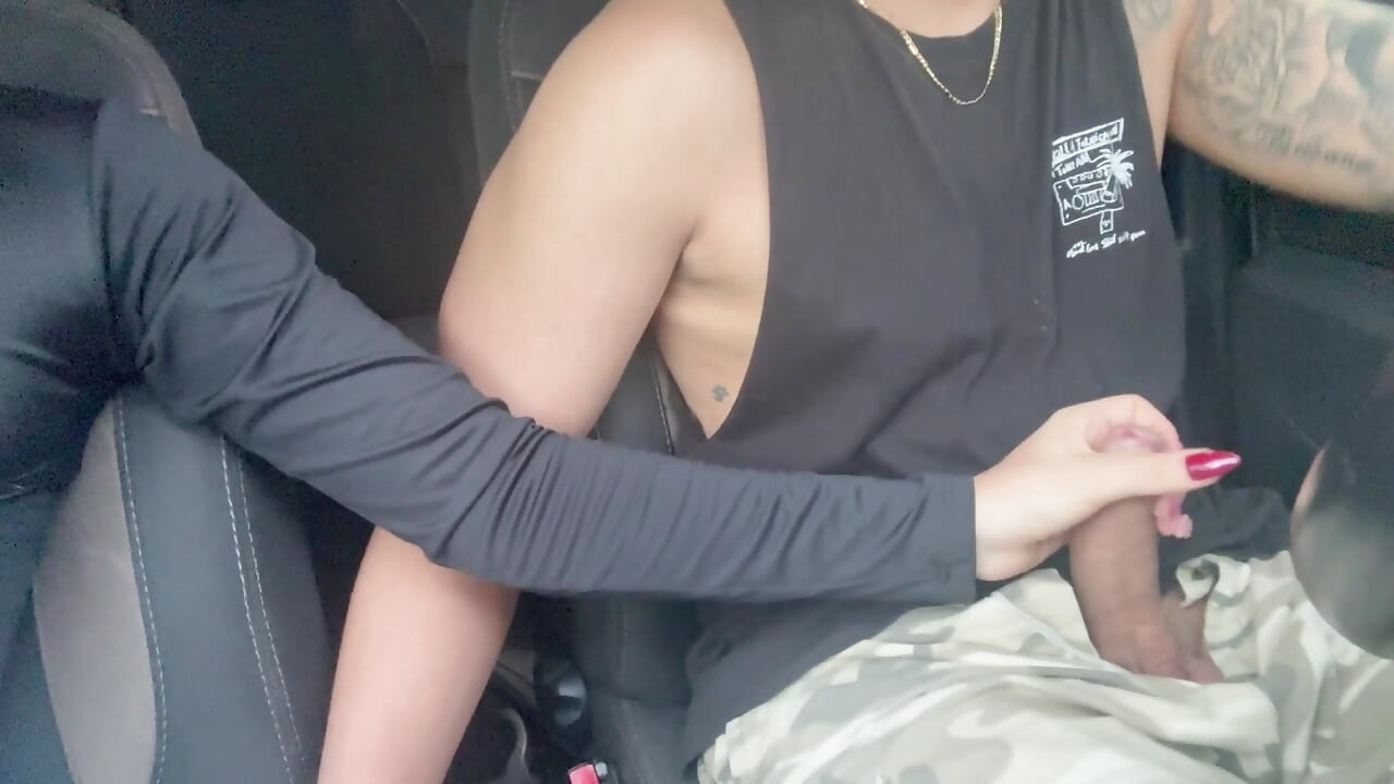 Student Gives Handjob in Car and Makes Him Cum