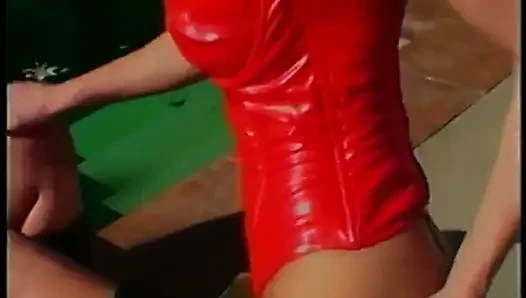 Cewek cantik lagi ngentot kakinya sambil ngentot memek merah mudanya
