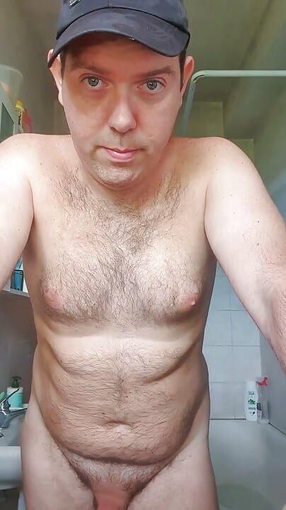 Completamente desnuda con sombrero