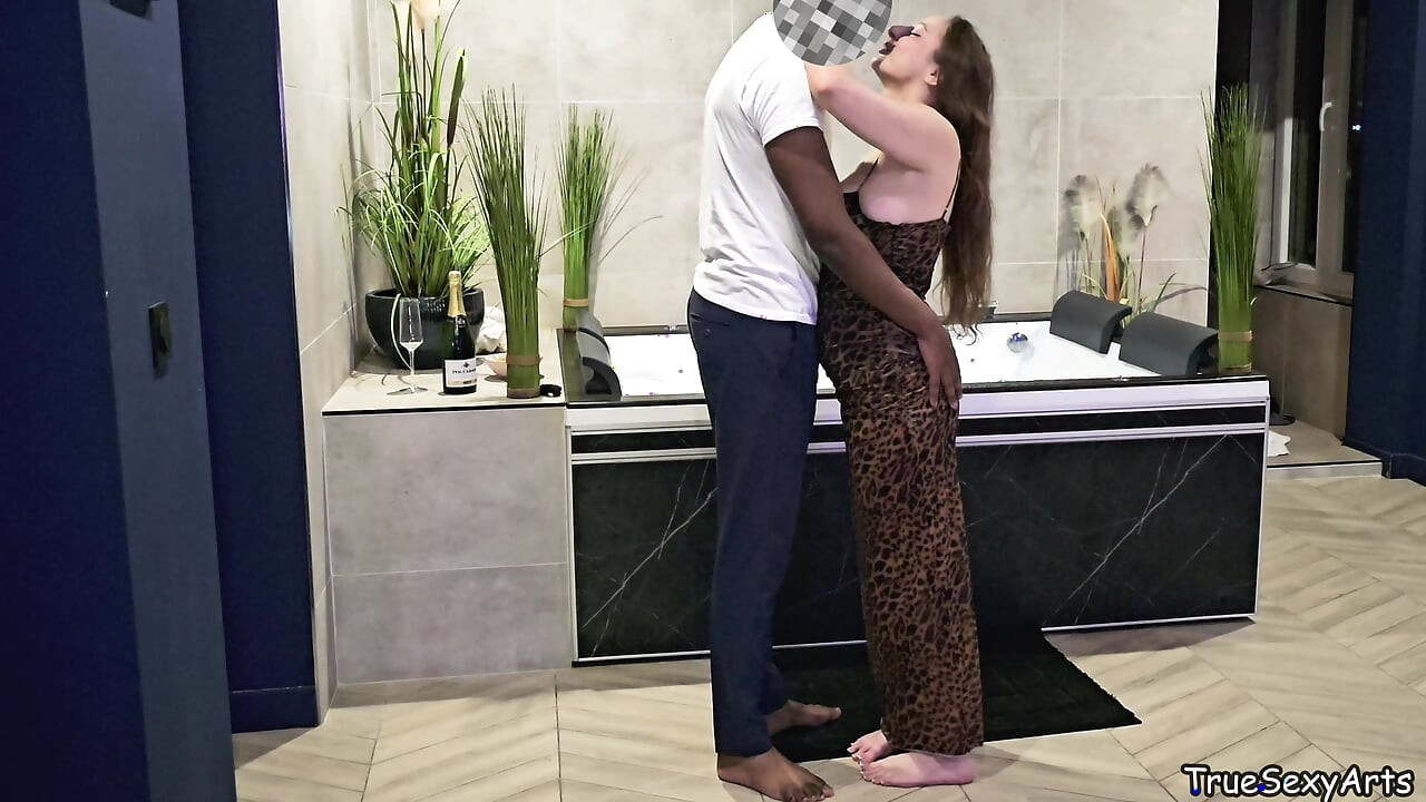 Jacuzzi Suprise for a Hot Voluptuous Brunette - Amber Bloom 4K