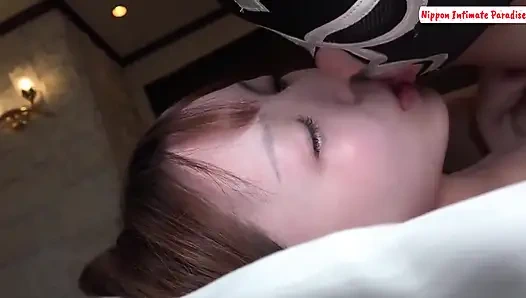 Schlanke sensible Schönheit wird die ganze Winternacht wild. Zweimal tief drinnen, plus eine intime pOV-Sicht!