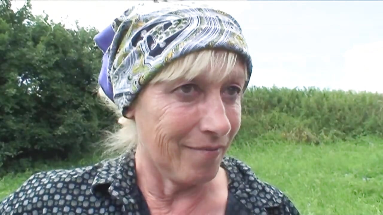 Young hitchhicker with her stepgranny grateful for an old pig who came in their rescue