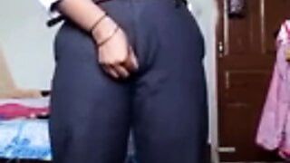 Cambio di vestito da ragazza del college