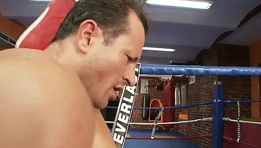 Blonde hurts boxer but she has a good remedy