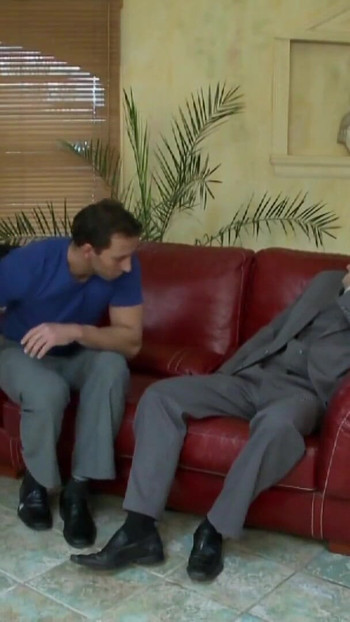 Trebuie să-vezi momentul de la "Pizda ei tremură în timp ce tipul își linge curul și suge o pulă"