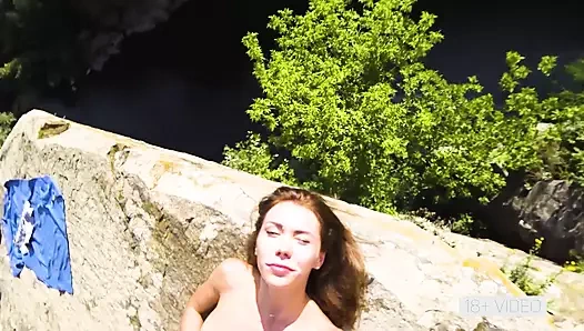 ДИКИЙ ПУБЛИЧНЫЙ ТРАХ НА ВЫСОКОМ УТЕСЕ В КАНЬОНЕ. MIA BANDINI