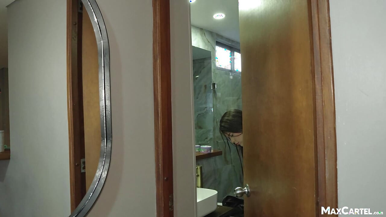 Fat ass amateur maid came to clean my place