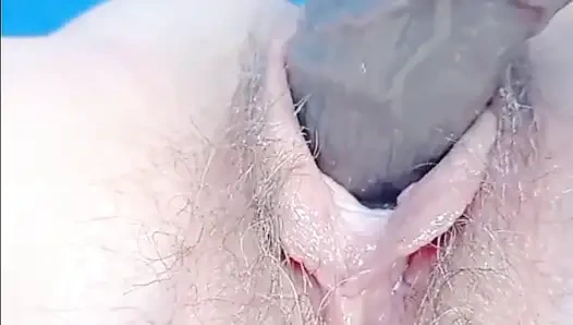 Ya, sayangku, robek memekku dengan mainan cokelatmu