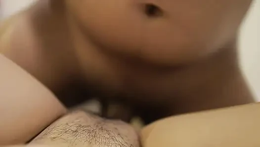 Indischer porno fickt ein vollbusiges schätzchen zur befriedigung in einem hotel, großen, sehr verführerischen arsch