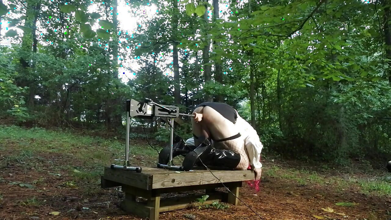 Fucking Machine Plundering Crossdresser Ass