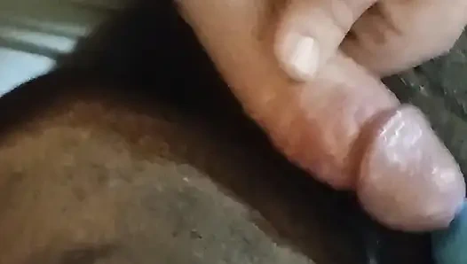 Черную толстушку трахает муж с большим белым членом