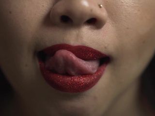 Usikan bibir – sangat erotik