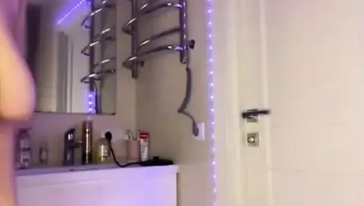 Невероятный сквирт кончает с большим количеством брызг