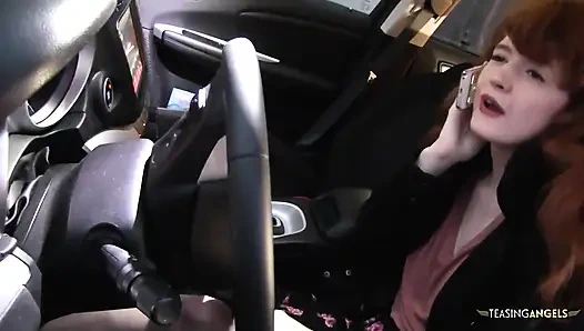 Эта огненная рыжая обожает глотать большой черный член, особенно если это действительно жестко