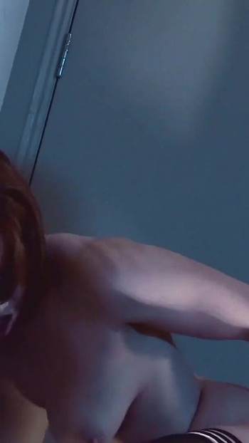 ช่วงเวลาอันทรงพลังจาก "Nymphomaniac Ginger สาวตํารวจสาว candi เย็ดในคุก"