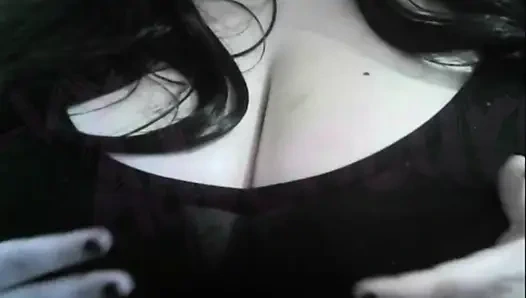 Хотвайф Отаку ботаничка наблюдает за хентай, играя с ее большими сиськами # 3